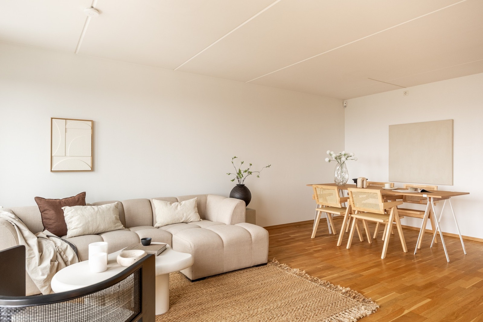 Plass til å innrede med TV-krok og spisestue. Galleribilde