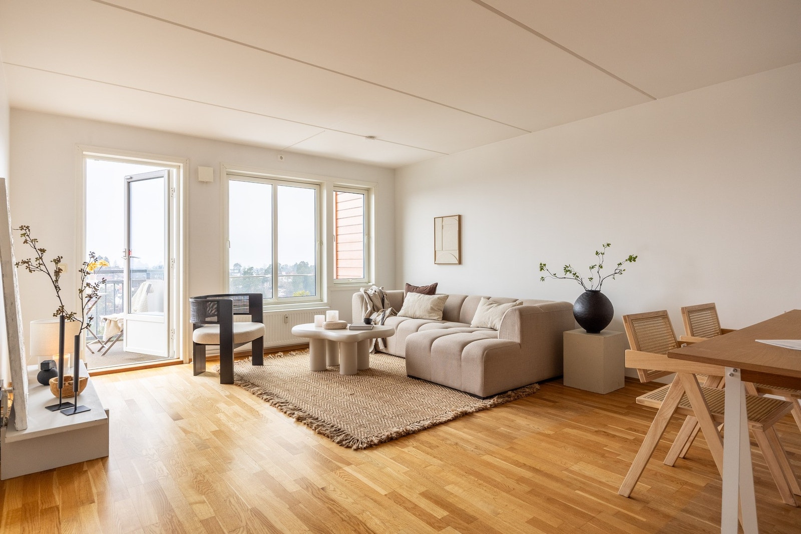 Dette er en stor 3-roms andelsleilighet med godt utnyttet og gjennomgående planløsning. Galleribilde