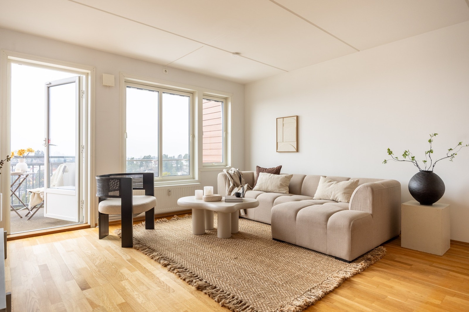 Stuen har en god planløsning som gjør det enkelt å innrede. Galleribilde