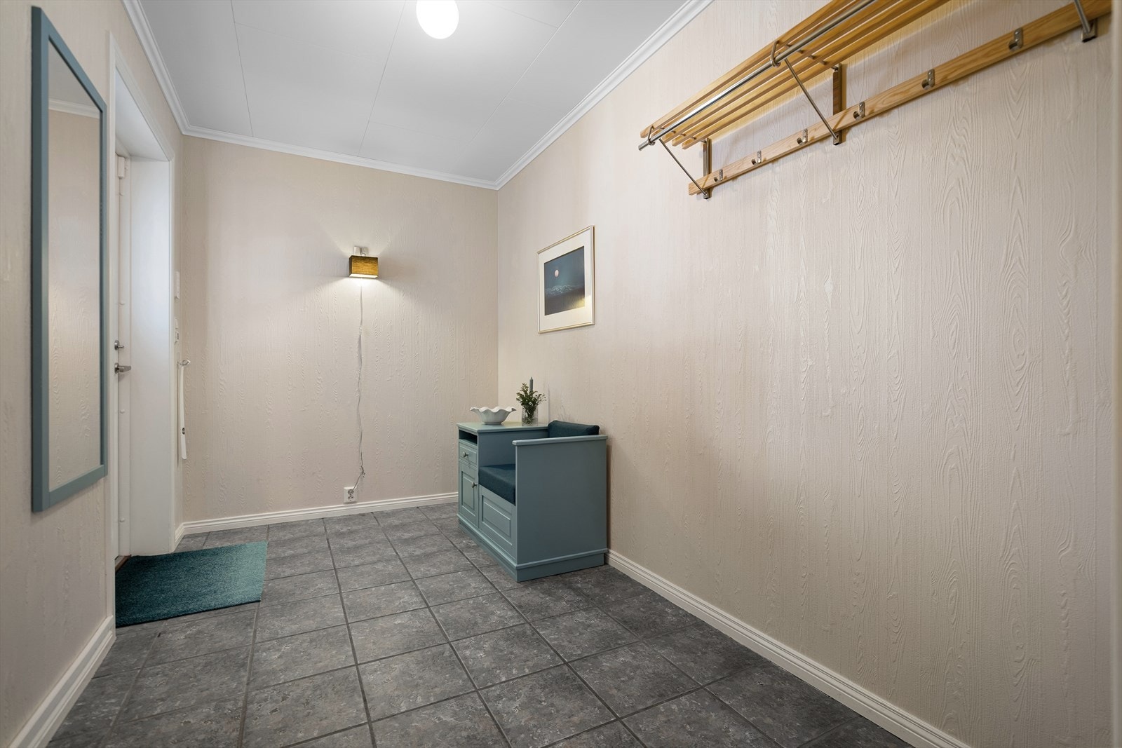 Entré med god plass til oppbevaring av yttertøy Galleribilde