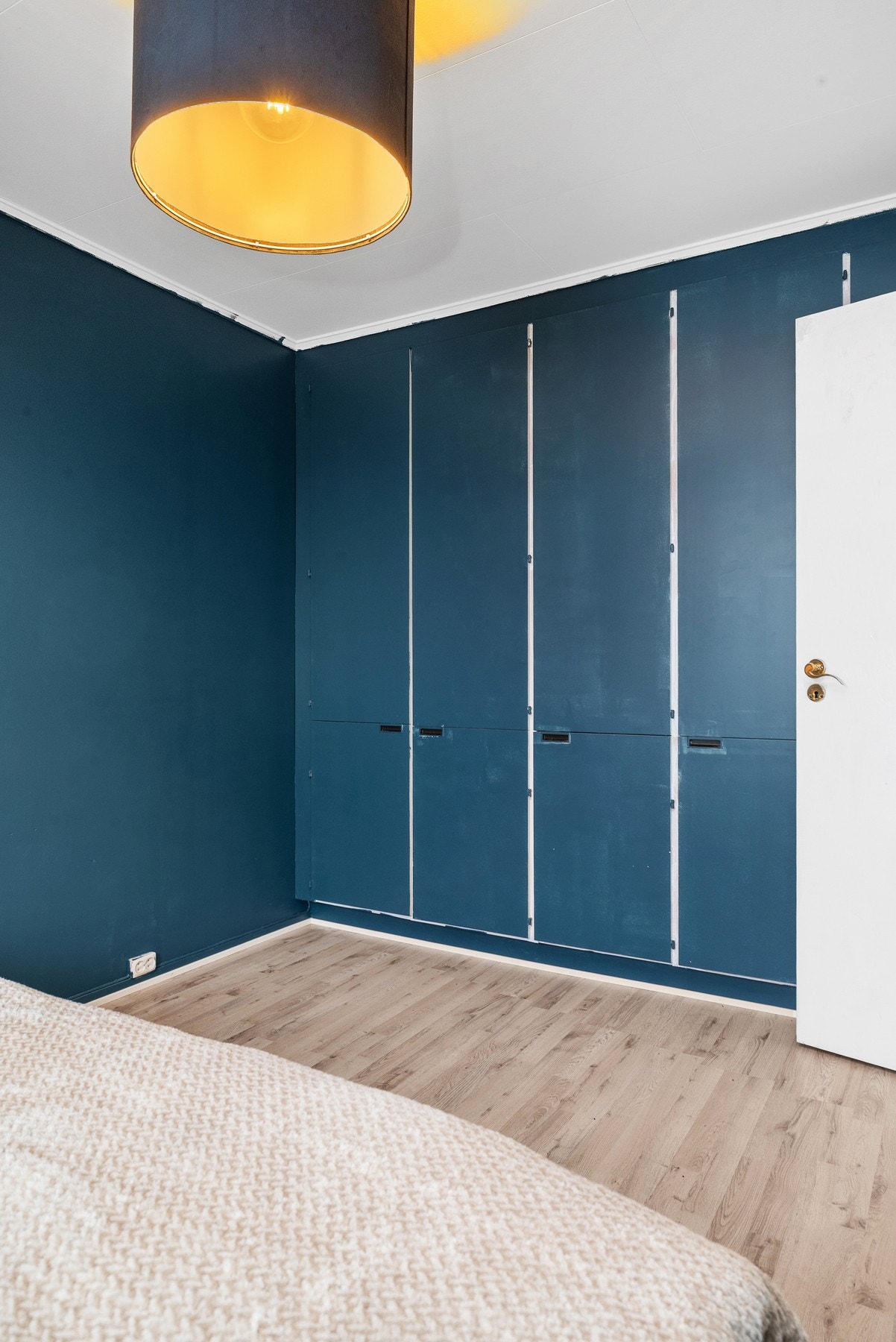 God plass i garderobeskapene. Galleribilde