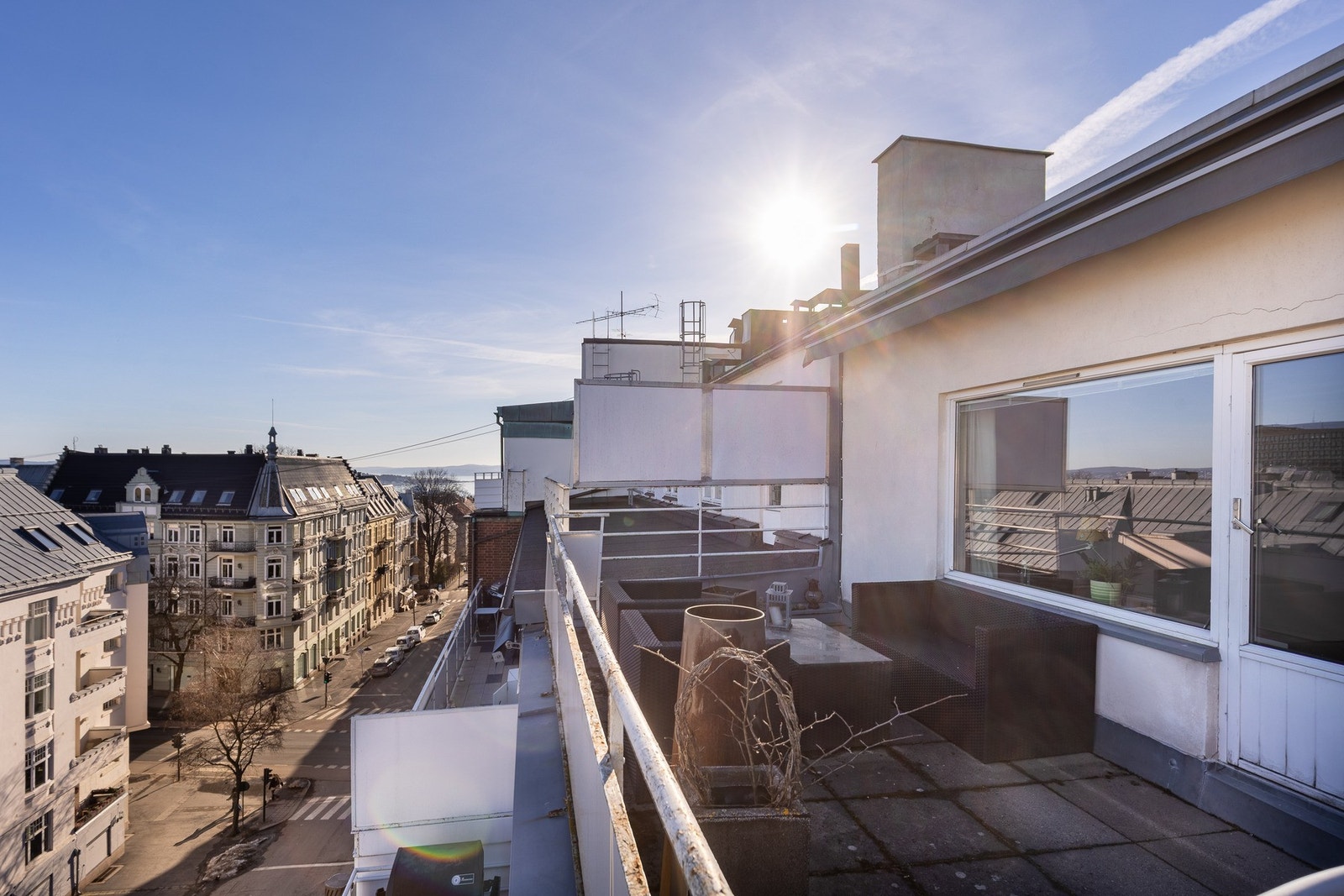 Terrasse på ca. 25 kvm med sol fra morgen-ettermiddag Galleribilde