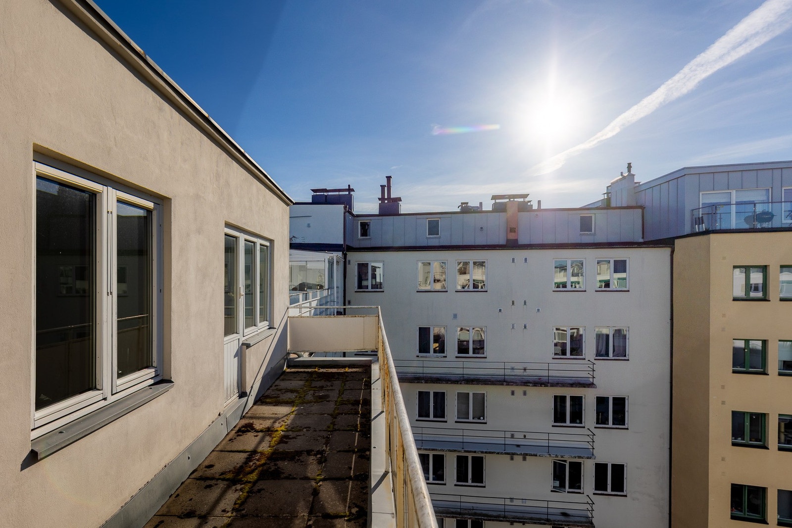 Terrassen vender mot indre gårdsrom Galleribilde