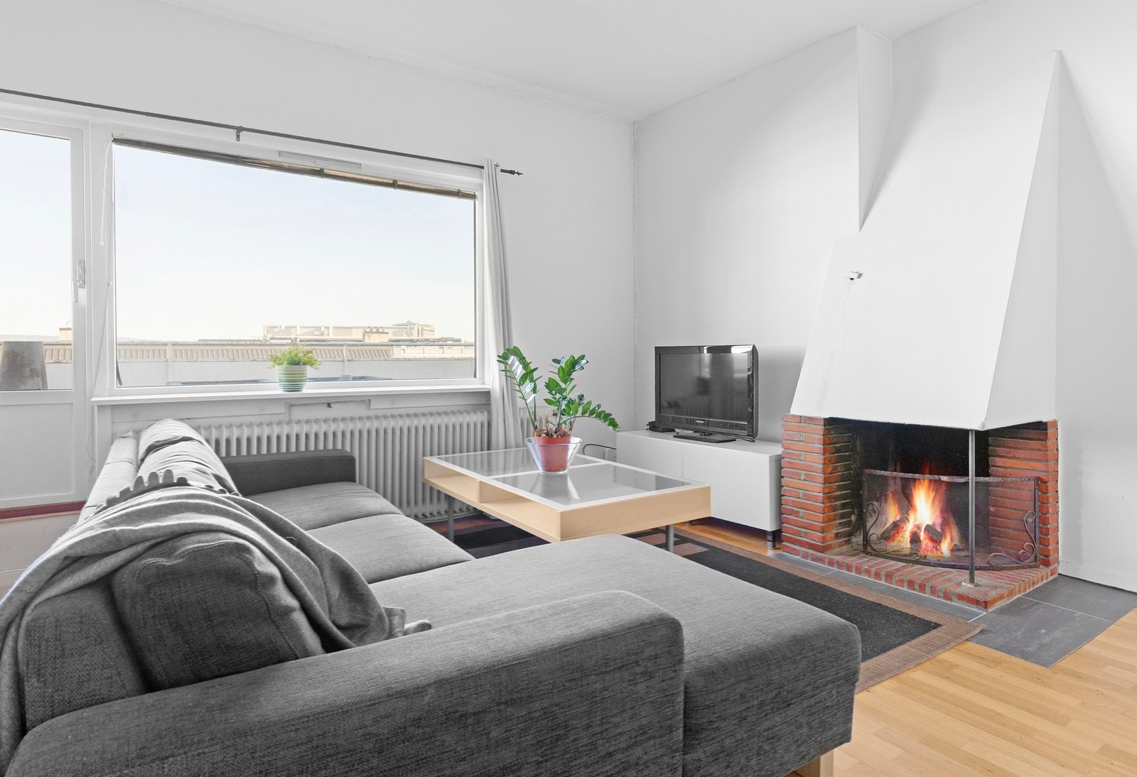 Gjennomgående planløsning med lysinnslipp fra to sider Galleribilde