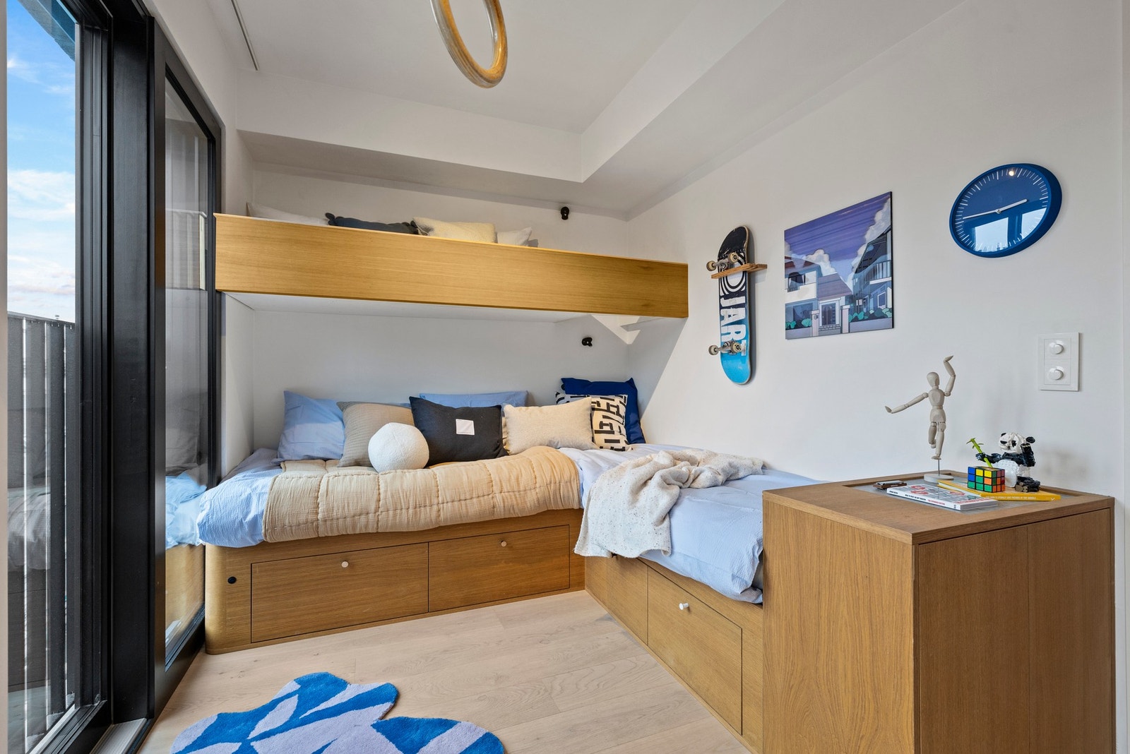 På soverom 3 er det etablert en gunstig løsning for soveplass, som legger til rette for hele 3 sengeplasser. Galleribilde