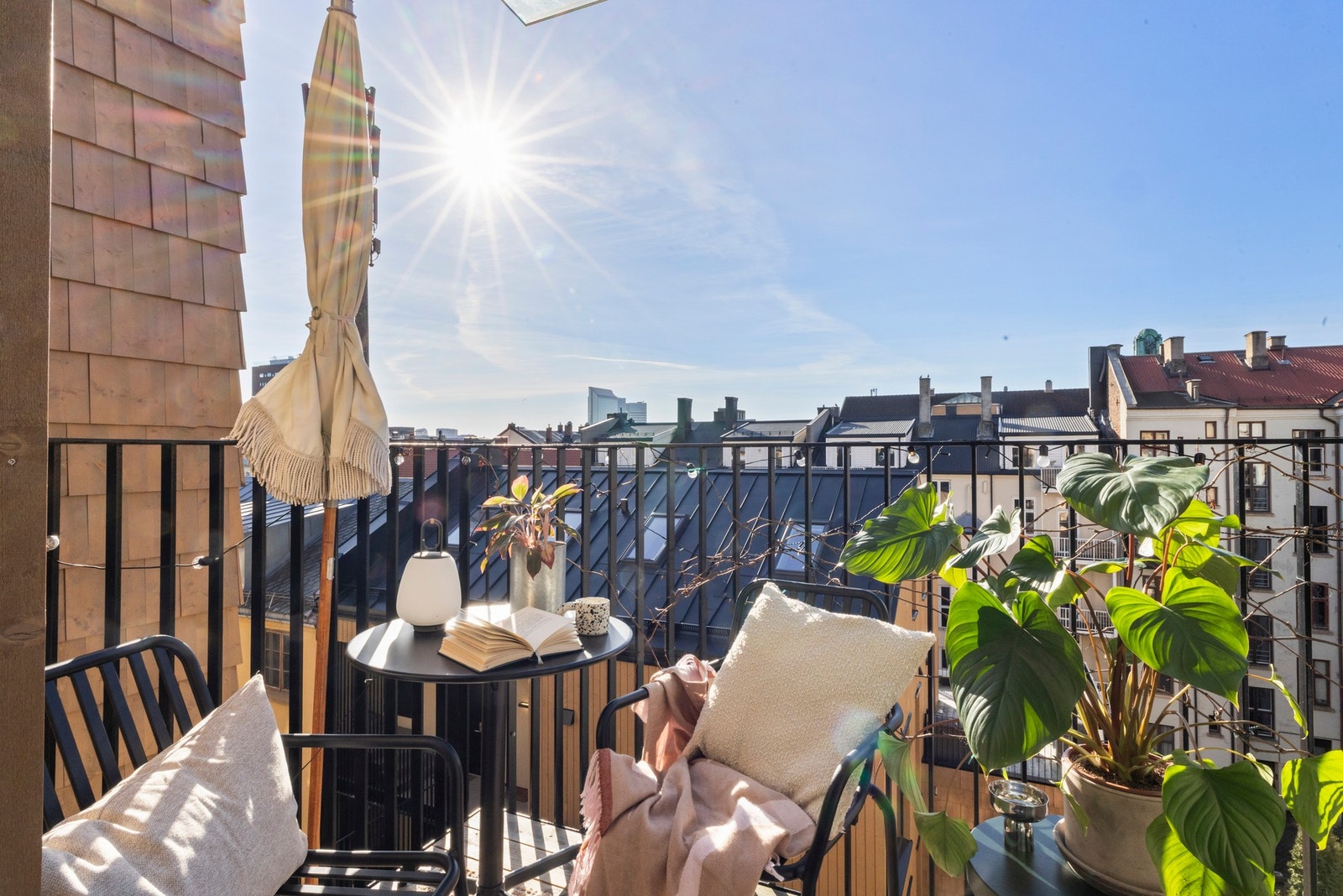 En rålekker, påkostet 4-romsleilighet med god planløsning og vestvendt balkong. Galleribilde