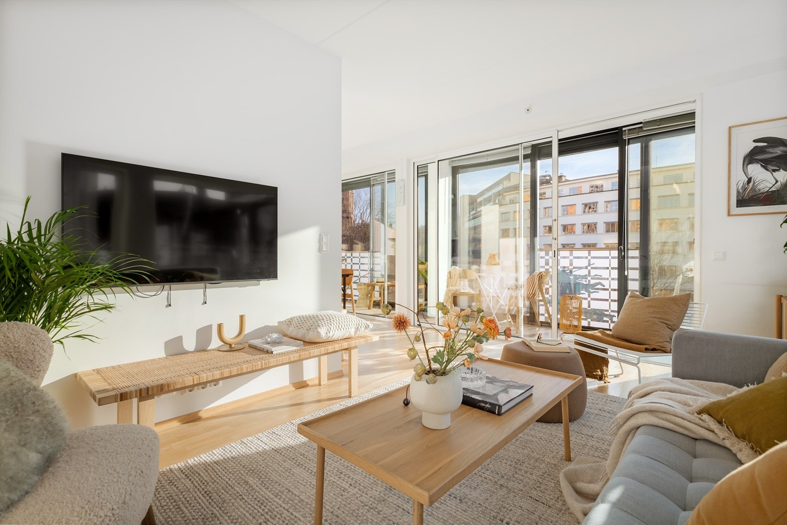 Man får glede av boligens utfoldede utsikt fra alle steder i rommet. Galleribilde