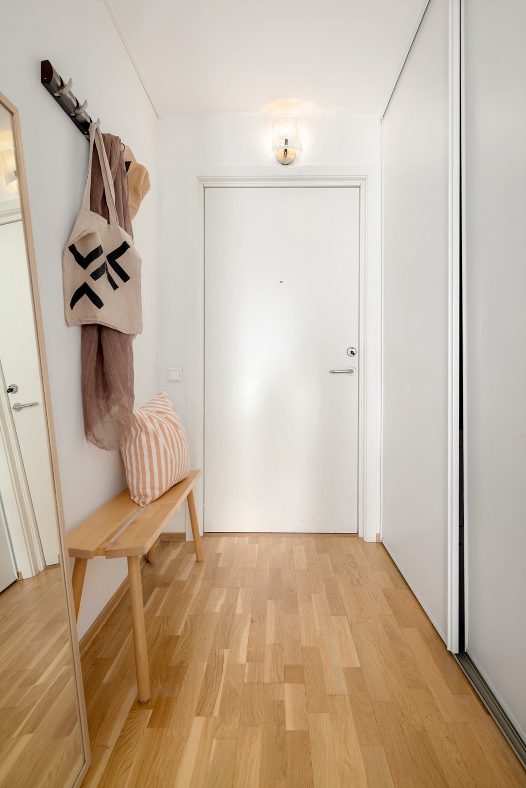 Innebygde garderobeskap. Galleribilde