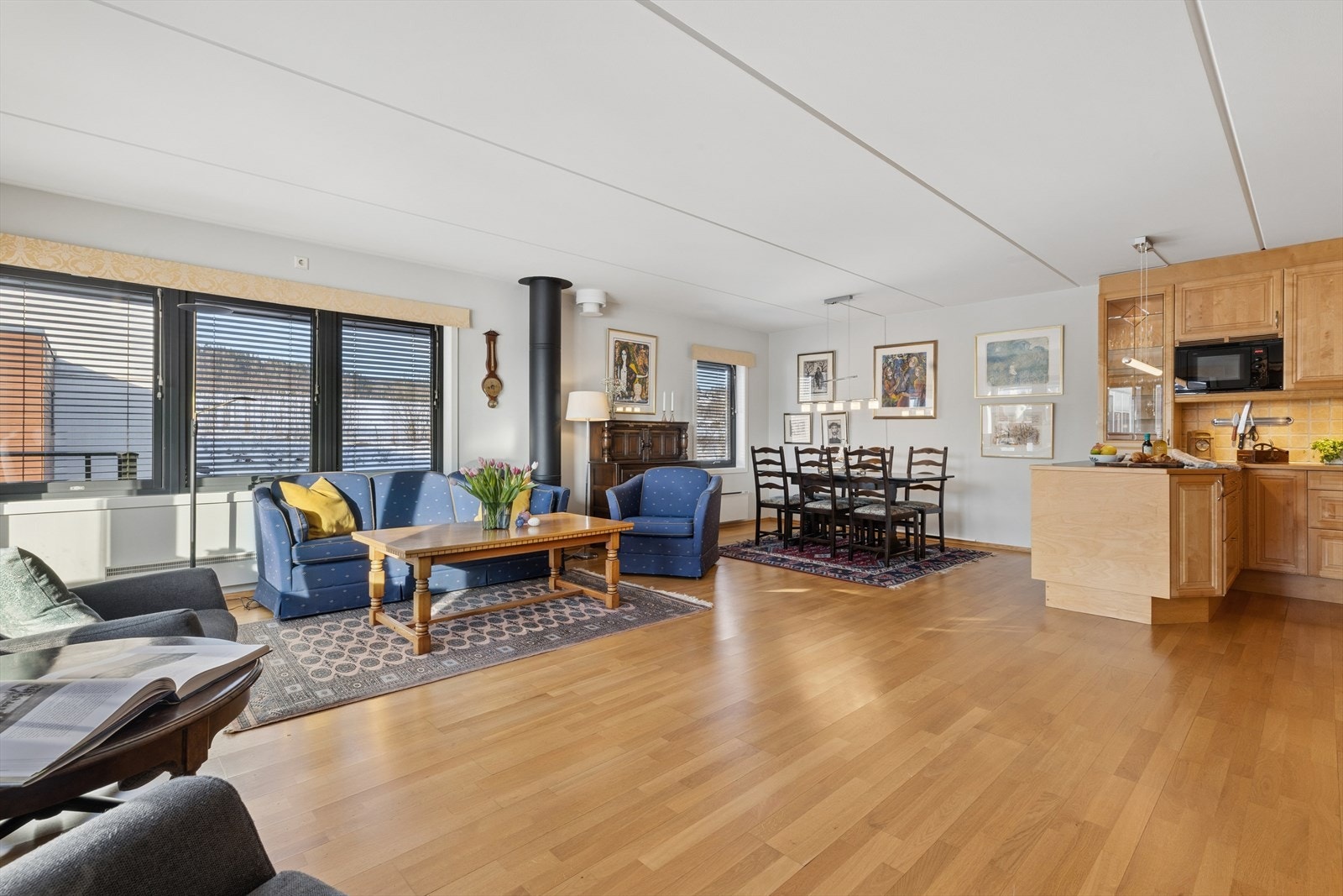 Her er det god plass til å innrede med flere sittegrupper etter eget ønske. Galleribilde