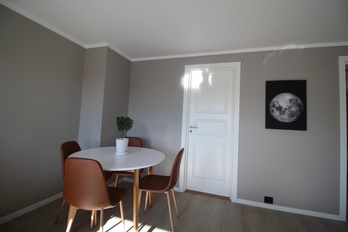 Hyggelig spiseplass i stue Galleribilde
