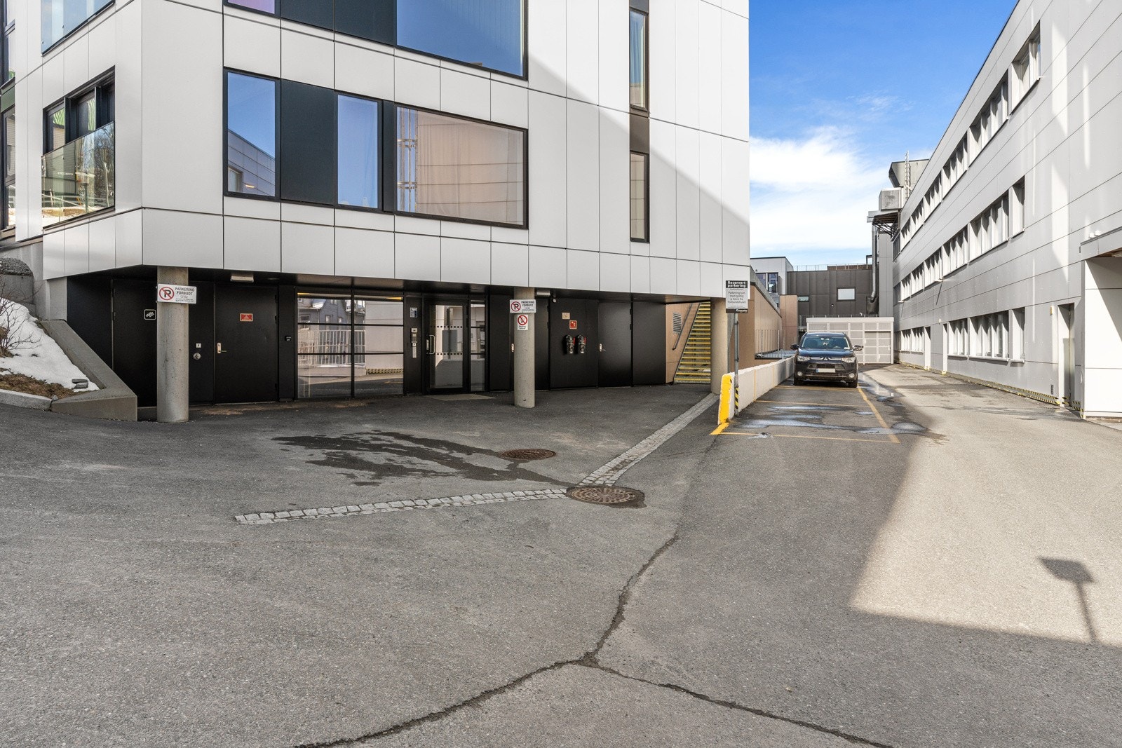 Du har god adkomst til blokken uavhengig hvilken vei man kommer fra.