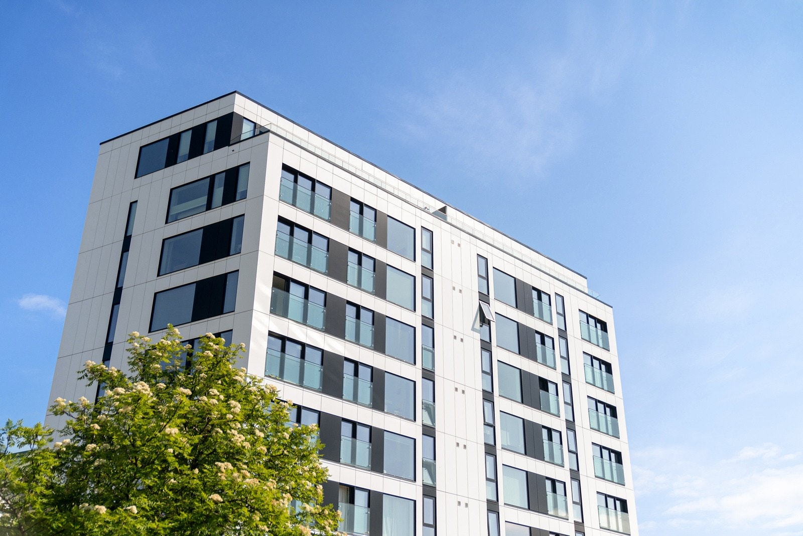 Fra blokken har du nærhet til busstopp med hyppige avganger til UNN/UiT, Giæverbukta, Tromsø Lufthavn m.m.