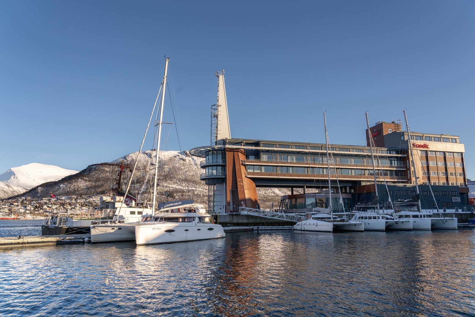 Fra blokken har du gangavstand til alt av sentrums fasiliteter.