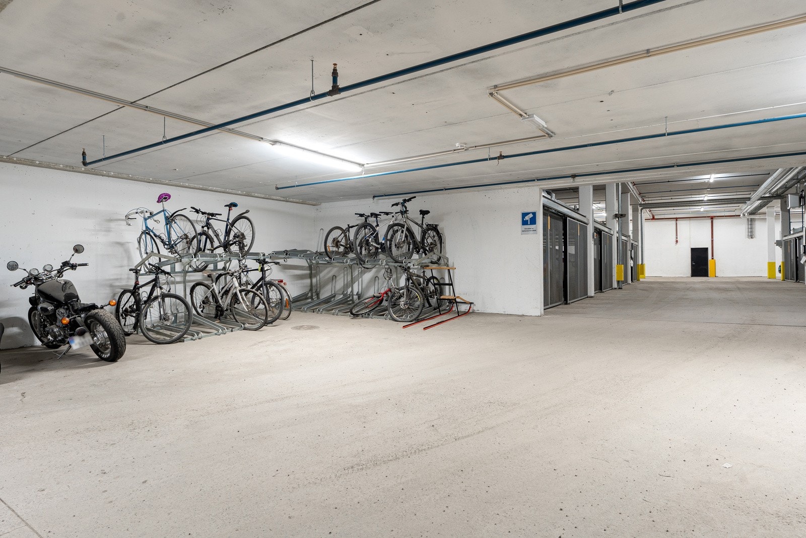 Sykkelparkering i sameiets garasje.