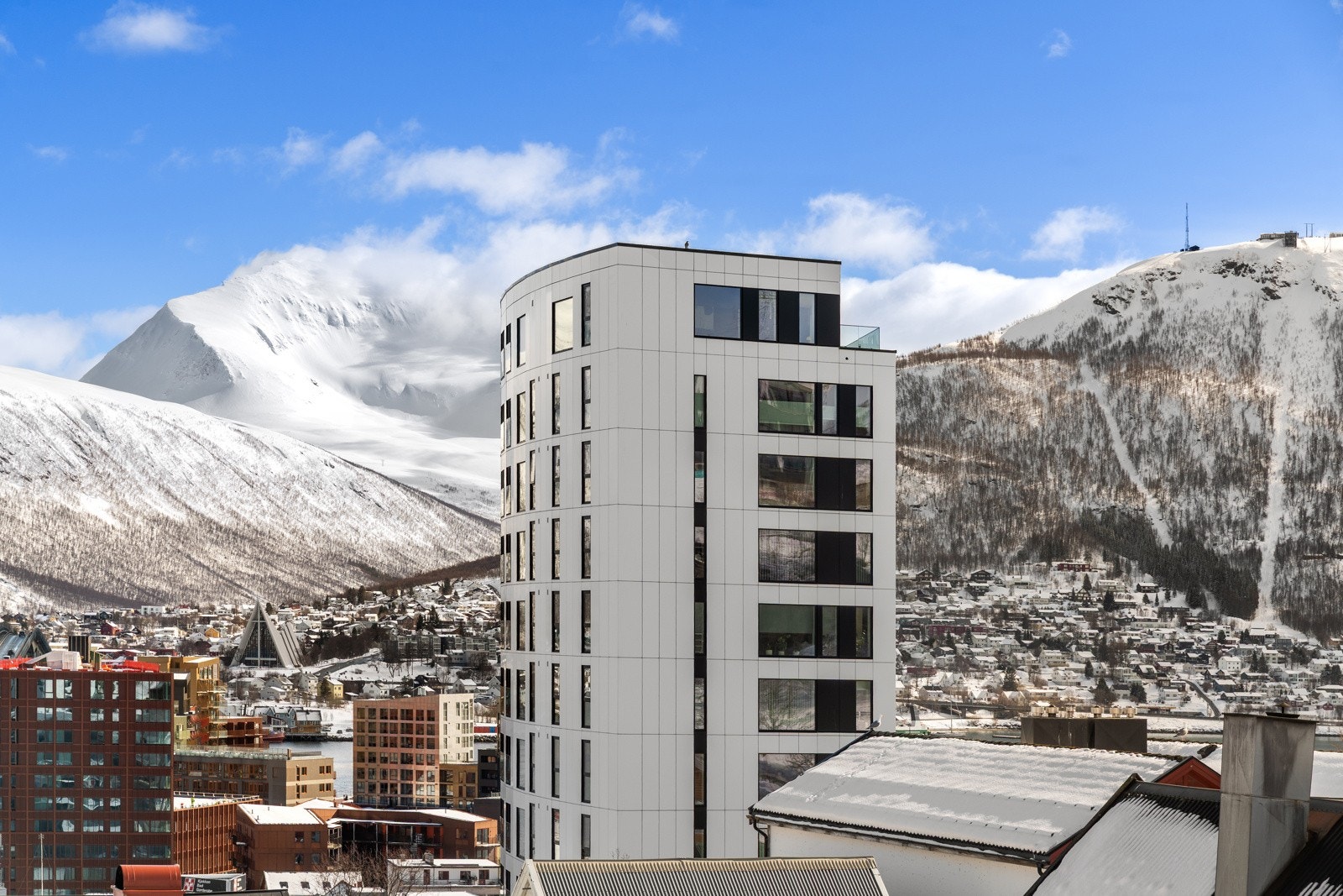 Velkommen til Elvegata 14 - Presentert av Jonas Bergersen!