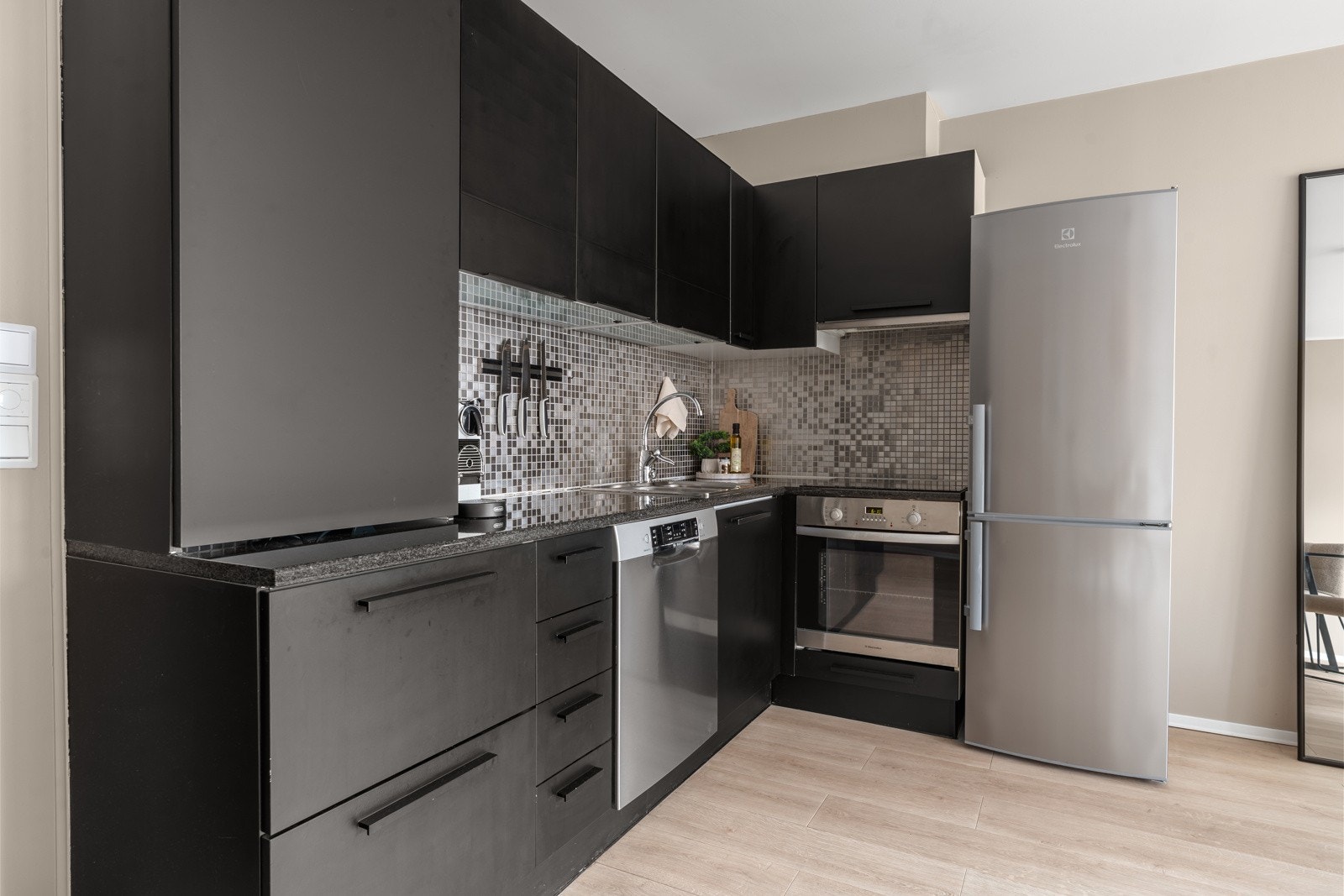 Kjøkkenet er av nyere dato.