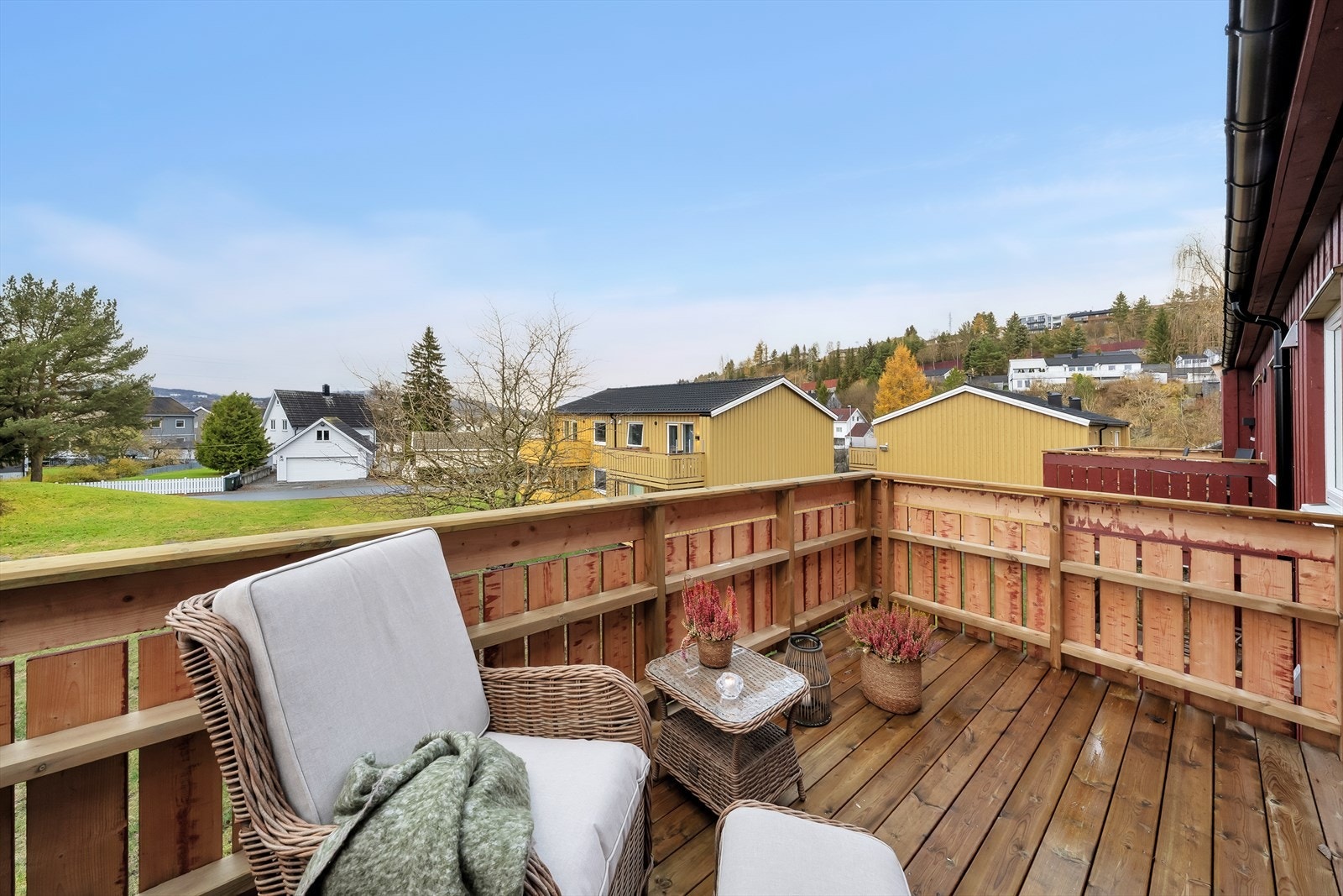 Leiligheten ligger i et rolig og attraktivt område på Nardo, med kort vei til idrettsanlegg, dagligvarebutikker, servicefasiliteter, flotte turområder og et godt kollektivtilbud. Galleribilde