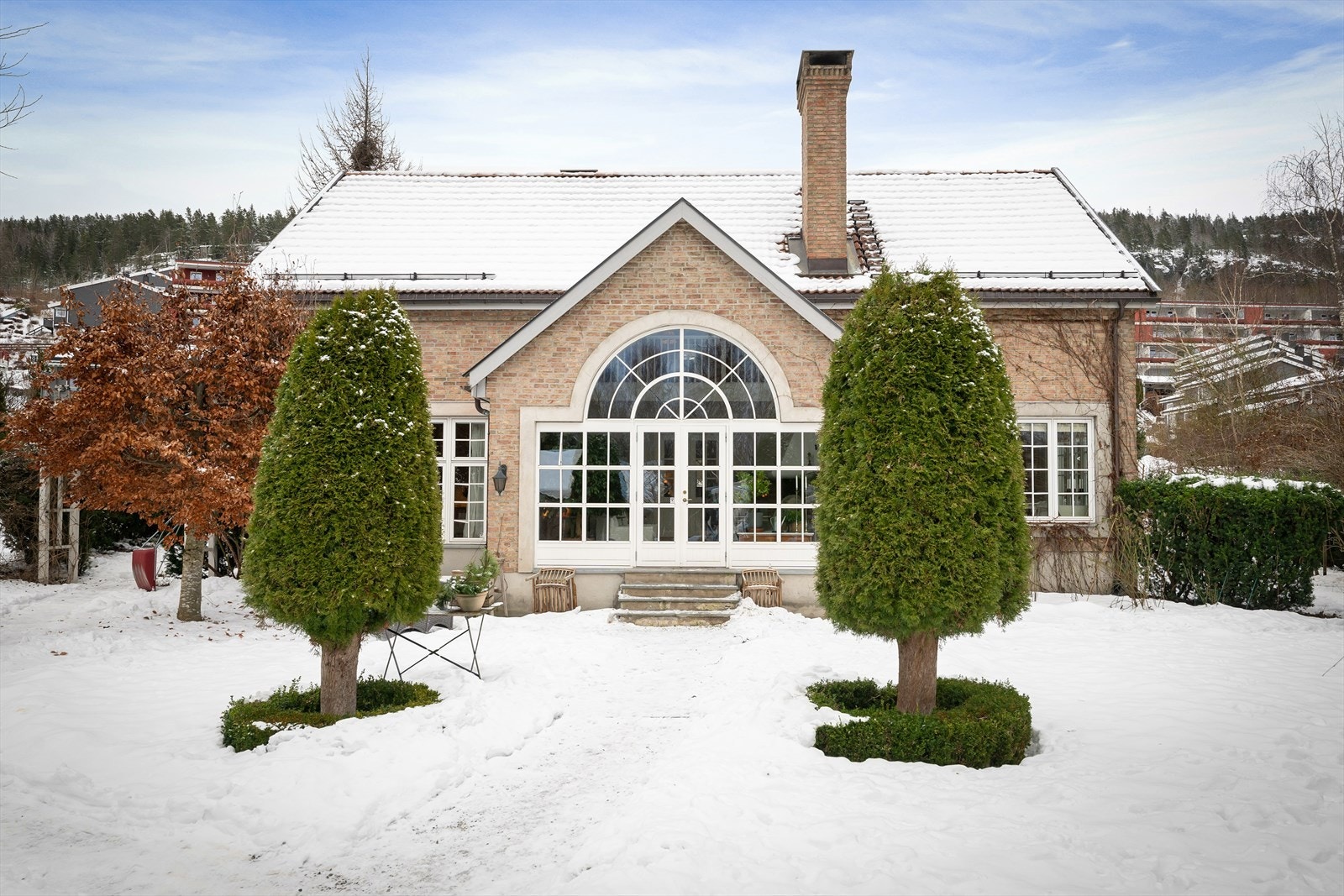 Boligen har en usjenert beliggenhet i et tilbaketrukket og familievennlig område Galleribilde