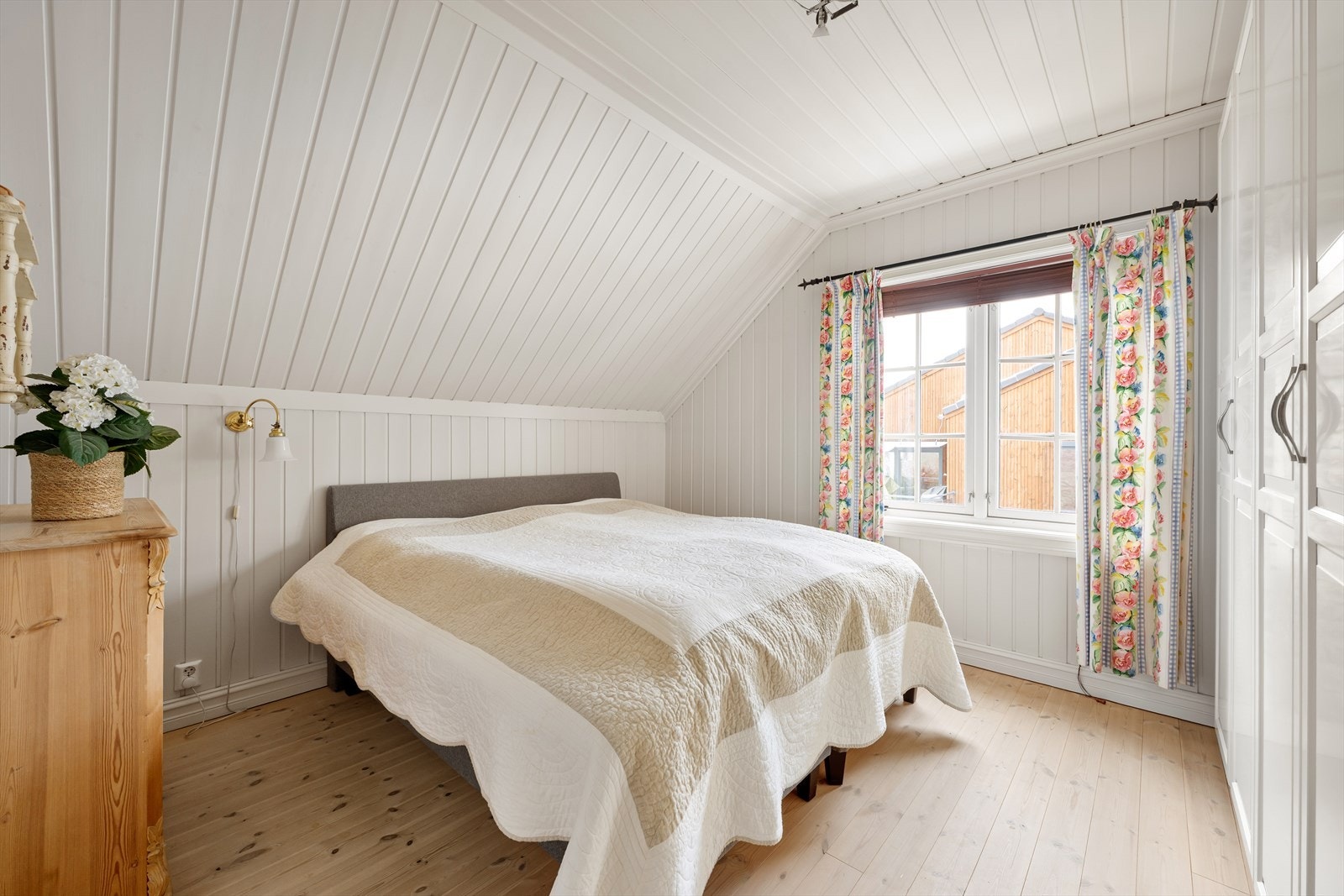 Det er finnes 3 soverom i 2. etasje Galleribilde