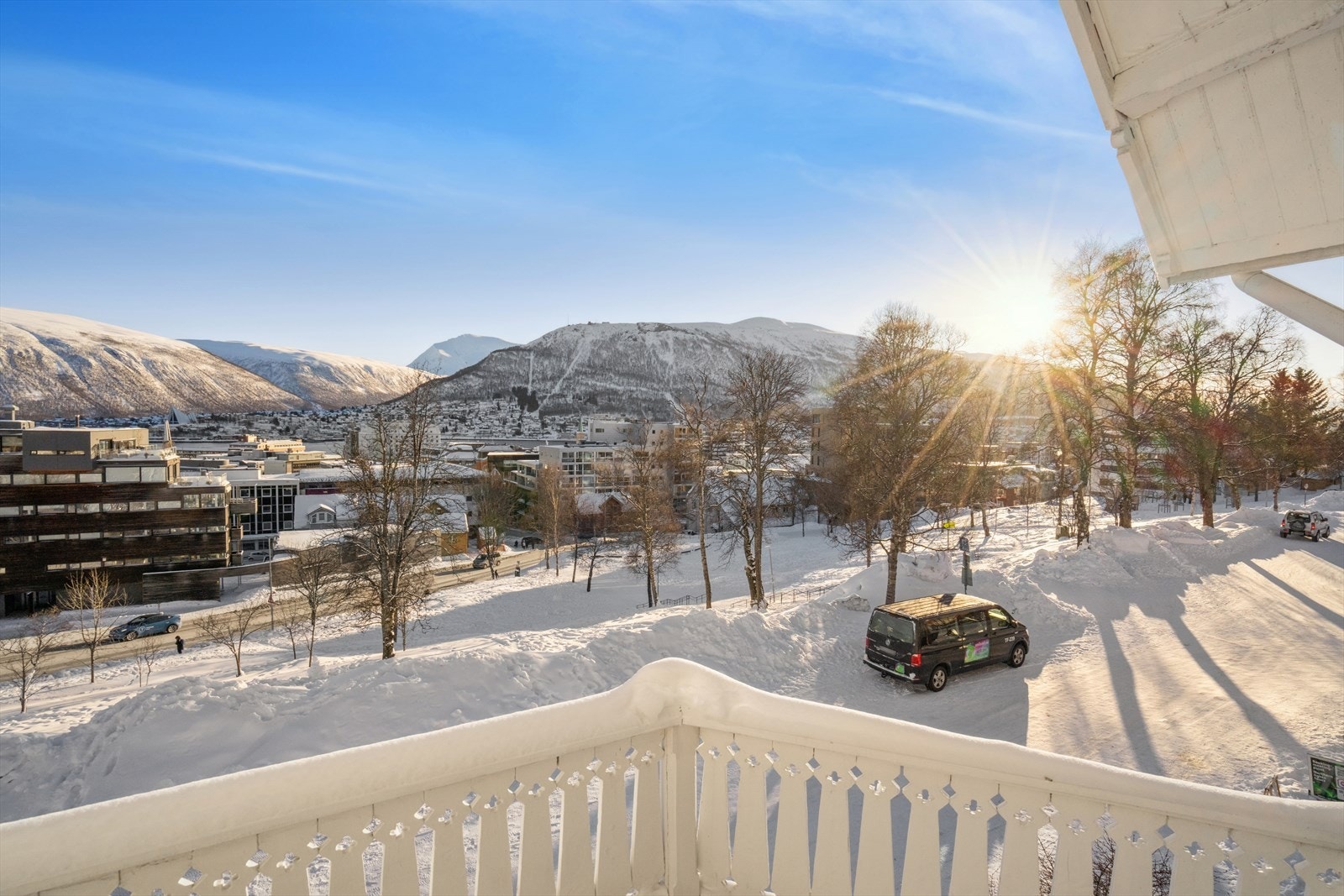 Fra balkongen i andre etasje er det en åpen og vidstrakt utsikt. Galleribilde