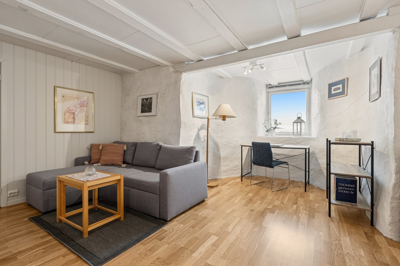 Underetasjen har vært leid ut på kort- og langtidsleie, men er ikke godkjent som utleienhet og har heller ikke vært søkt godkjent. Galleribilde