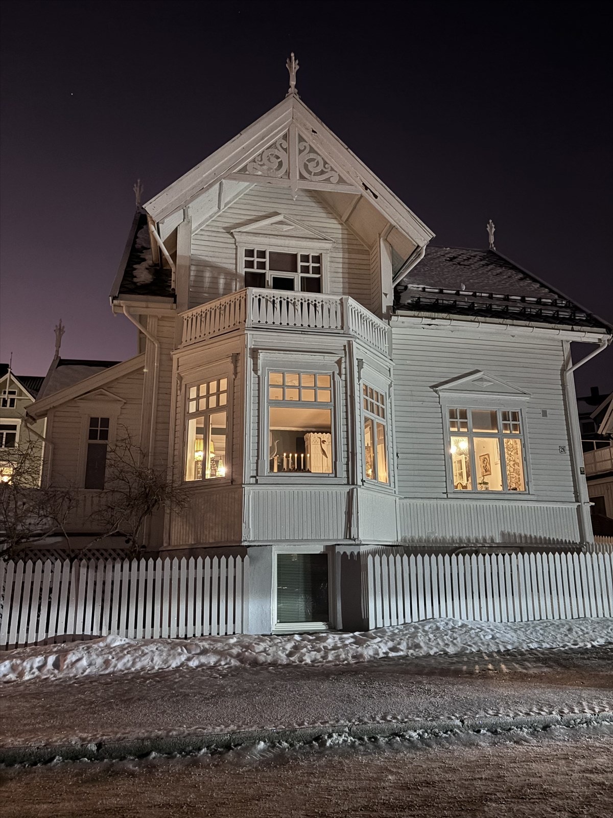 Kveldsbilde vinter, privat bilde. Galleribilde