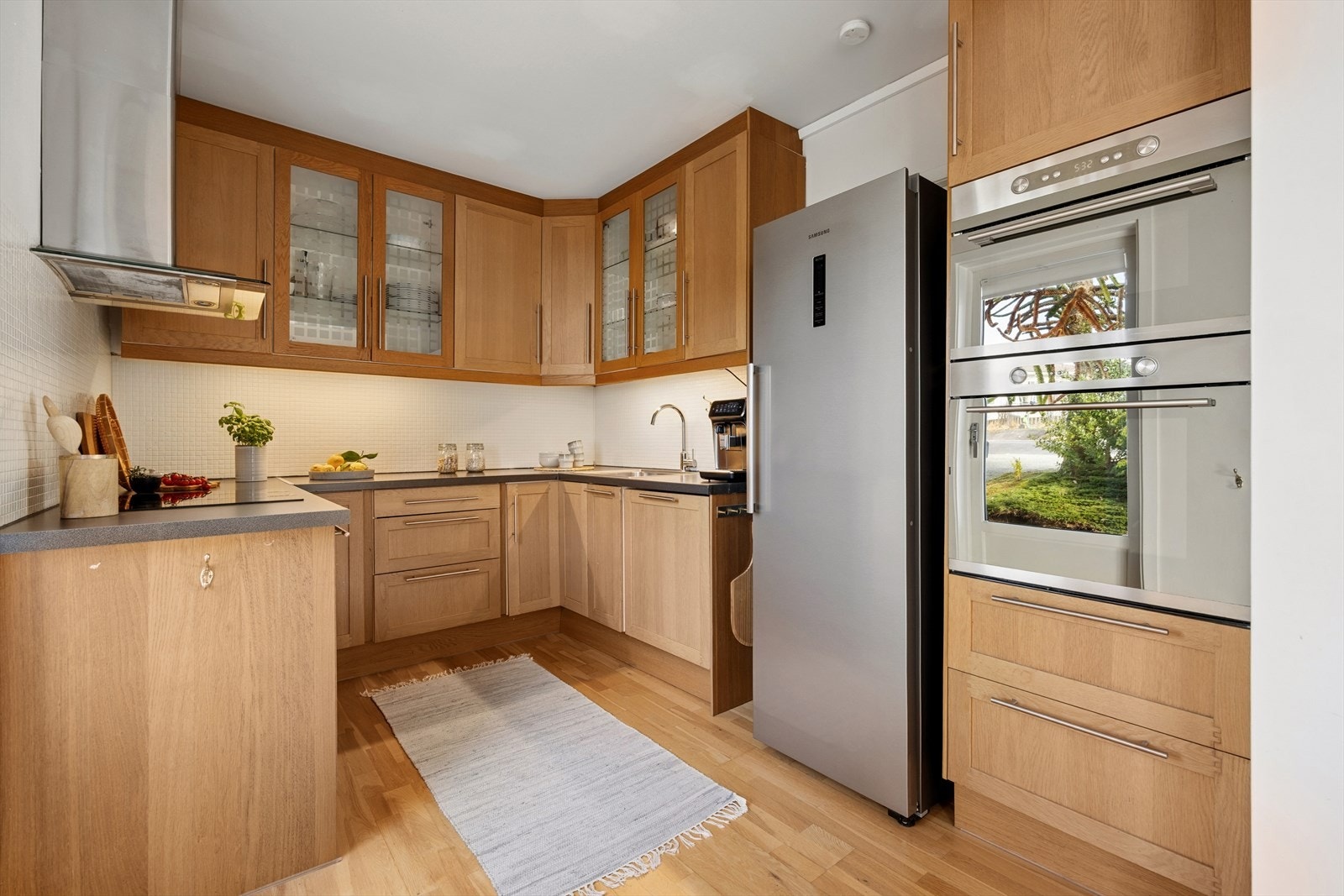 Kjøkkenventilator med avtrekk ut. Galleribilde