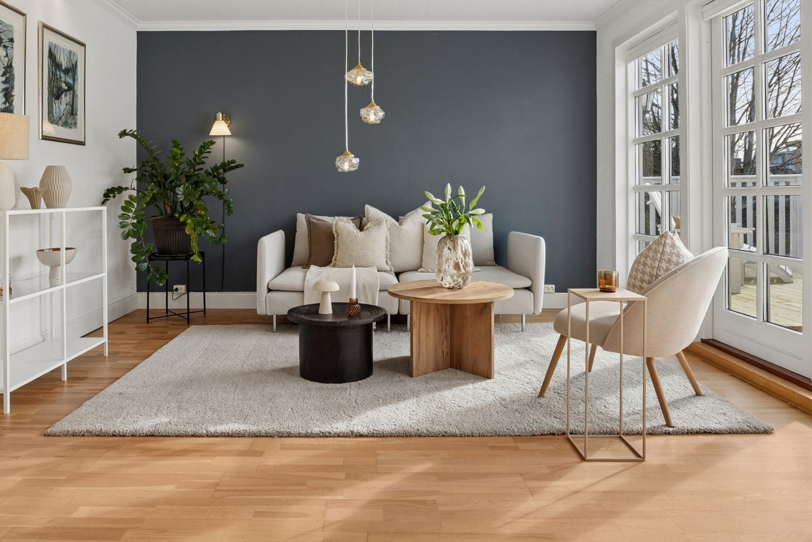 Rommet har parkett på gulvet og malte flater i tak og på vegger. Galleribilde