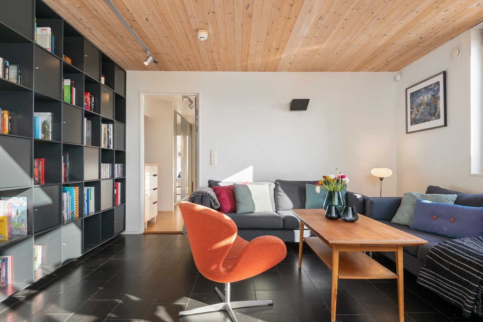 Rommet egner seg godt som TV stue eller ungdomsstue. Galleribilde