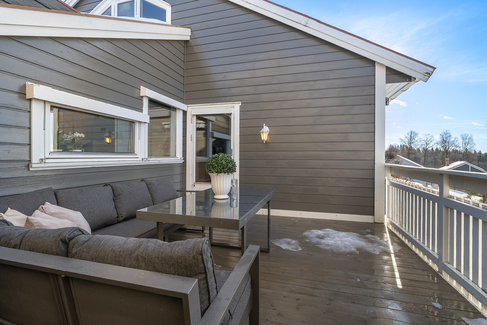 Utgang fra stuen. Galleribilde