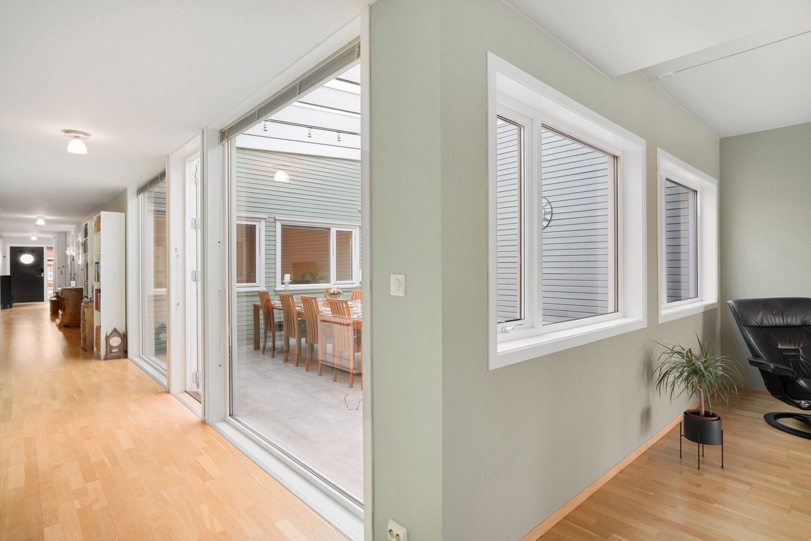 Ikke langt fra kjøkkenet ligger boligens atrium. Galleribilde