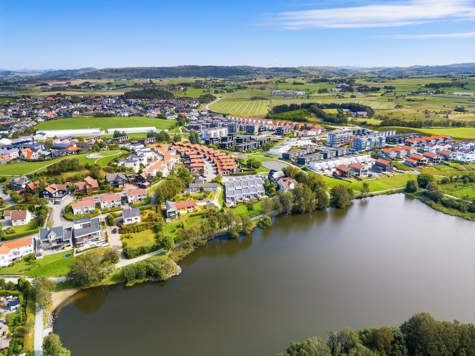 Kort gangavstand til Sandtangen, et flott turområde ved Frøylandsvatnet Galleribilde