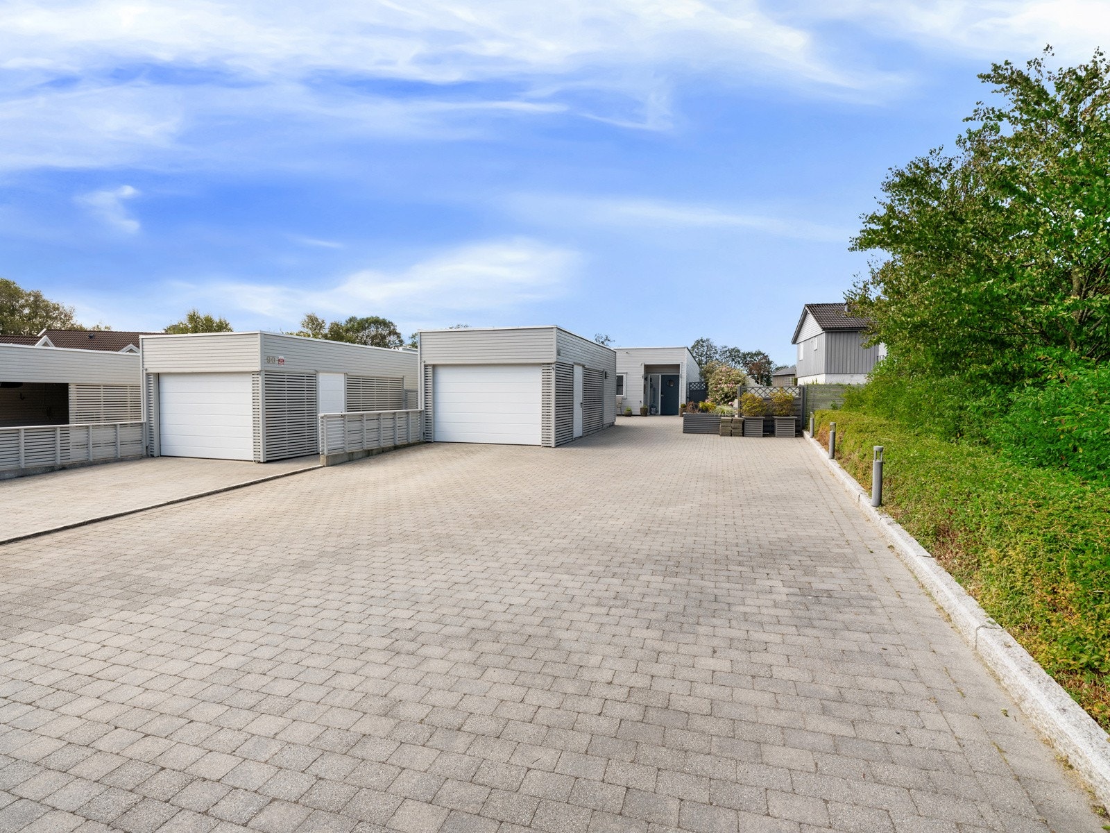 Parkering i garasje eller på egen gårdsplass. Galleribilde