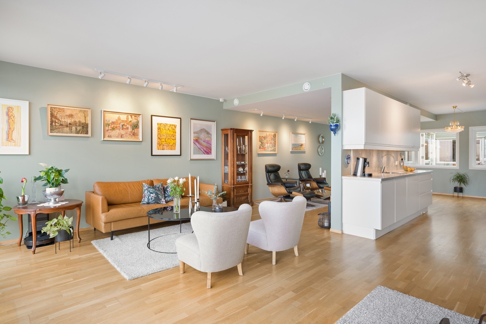 Rommet er av god størrelse og oppleves som luftig og romslig. Galleribilde