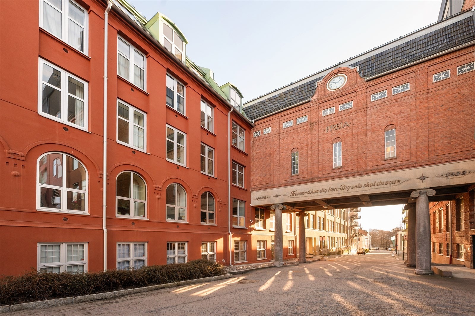 Bygget var opprinnelig en del av Freia-fabrikken og er oppført på kommunens gule liste Galleribilde