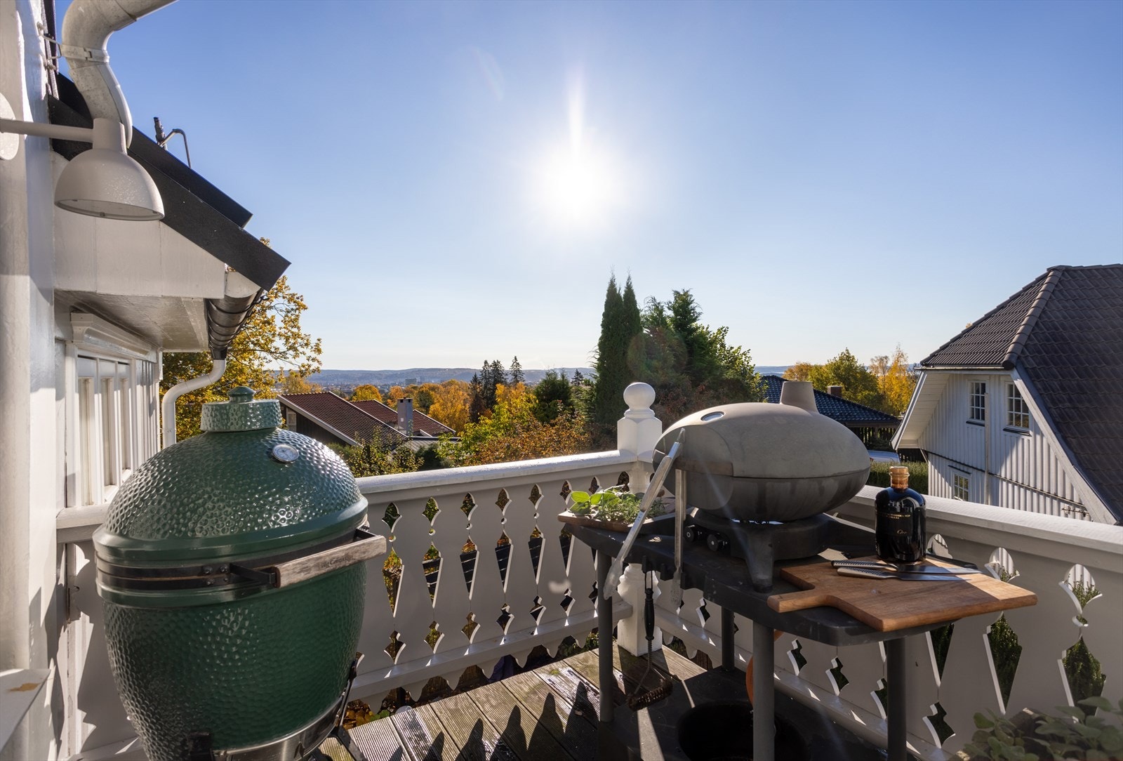 Fra stuen er det utgang til 2 solrike balkonger. Galleribilde