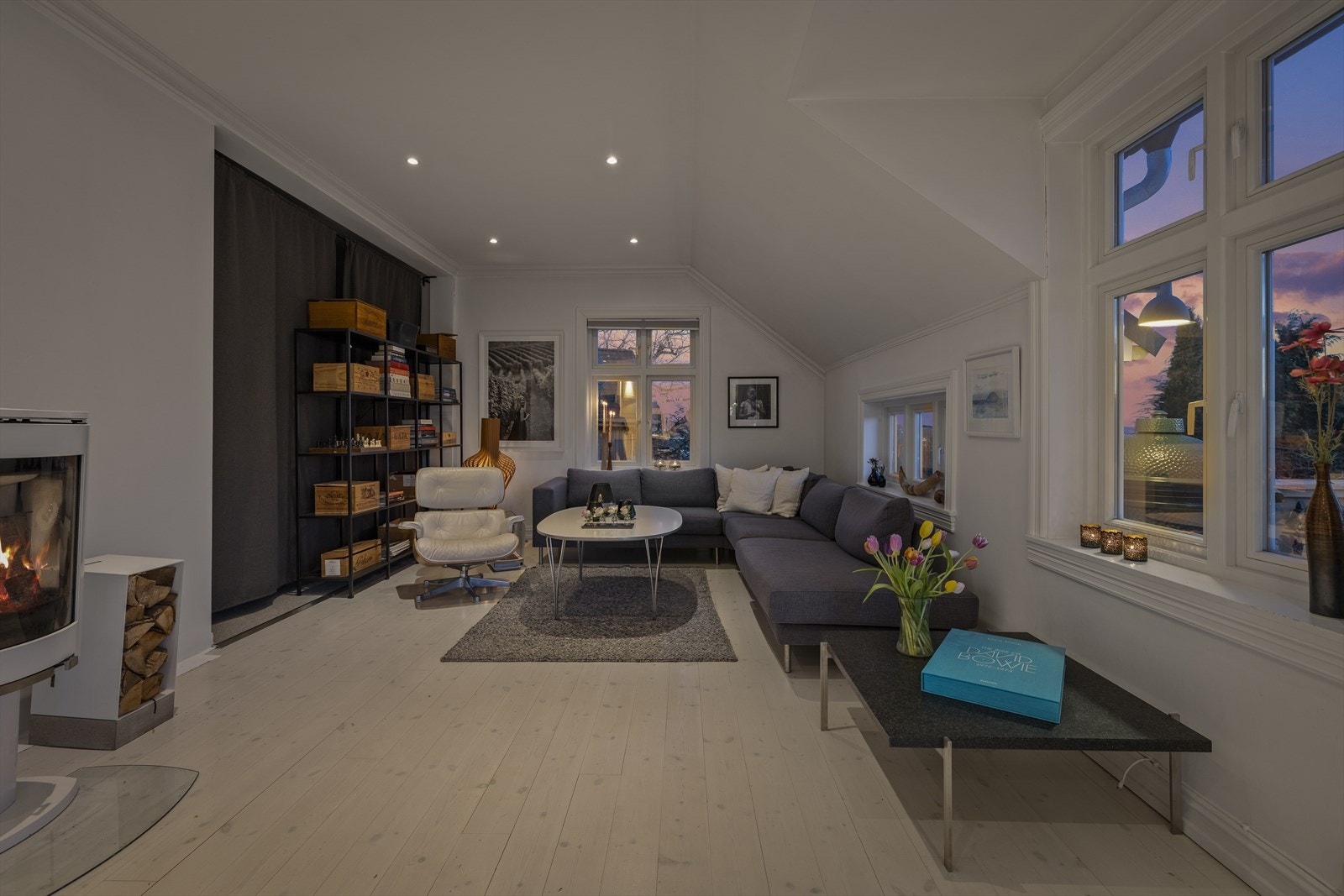 Særpreg, gjennomtenkt planløsning og smarte løsninger gir boligen høy bokvalitet og funksjonalitet. Galleribilde