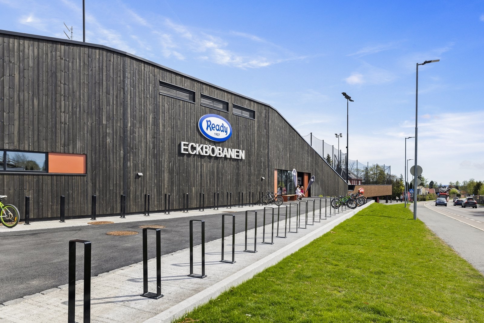 Ready Idrettslag tilbyr et bredt spekter av aktiviteter som fotball, tennis, bandy og alpint, og er et populært samlingspunkt for både barn, ungdom og voksne i bydelen. Galleribilde