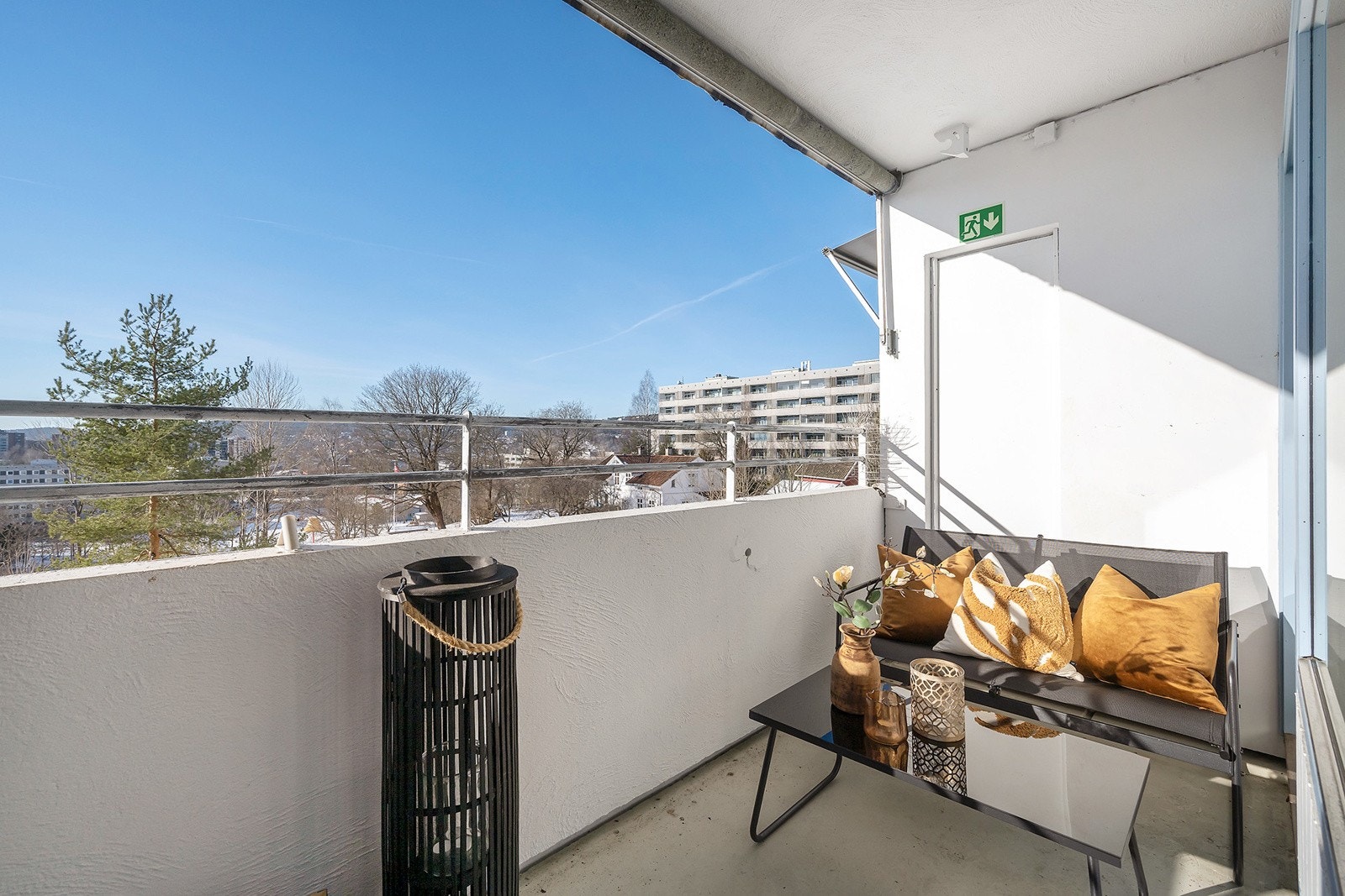 Lun overbygd balkong Galleribilde