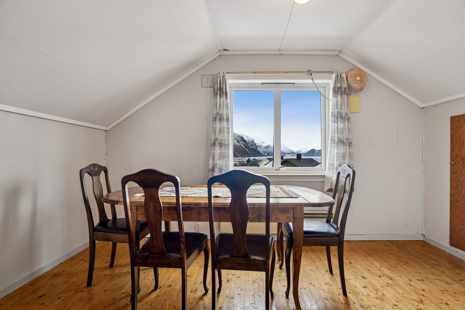 Spisestue og soverom Galleribilde