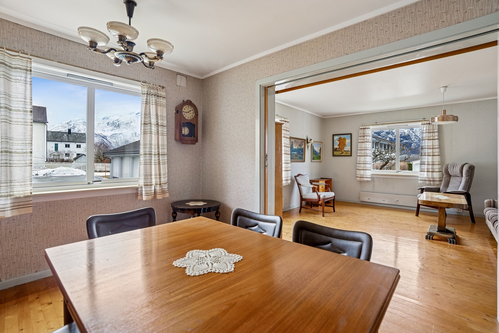 Spisestue og stue Galleribilde