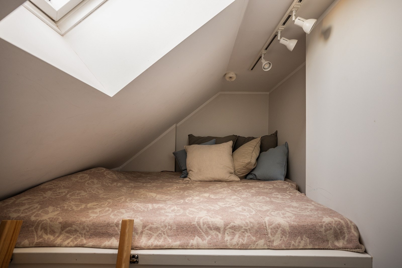 Hemsen gir en ekstra soveplass eller et hyggelig oppholdssted. Galleribilde