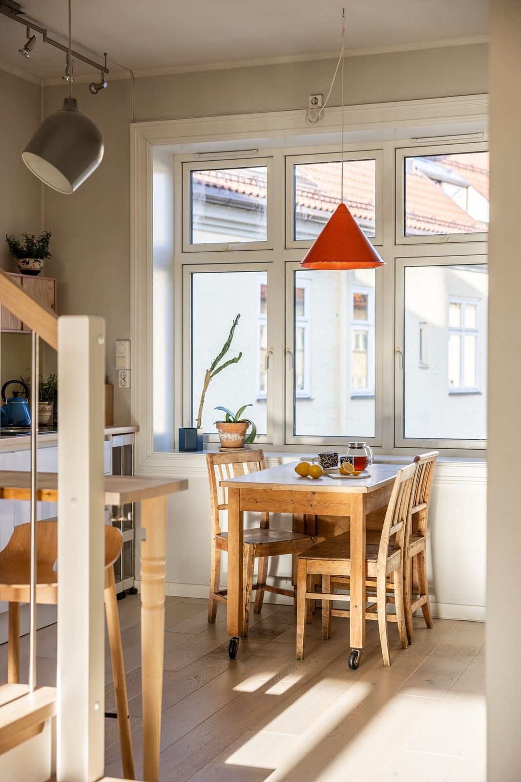 På kjøkkenet er det også plass til spisebord om ønskelig. Galleribilde