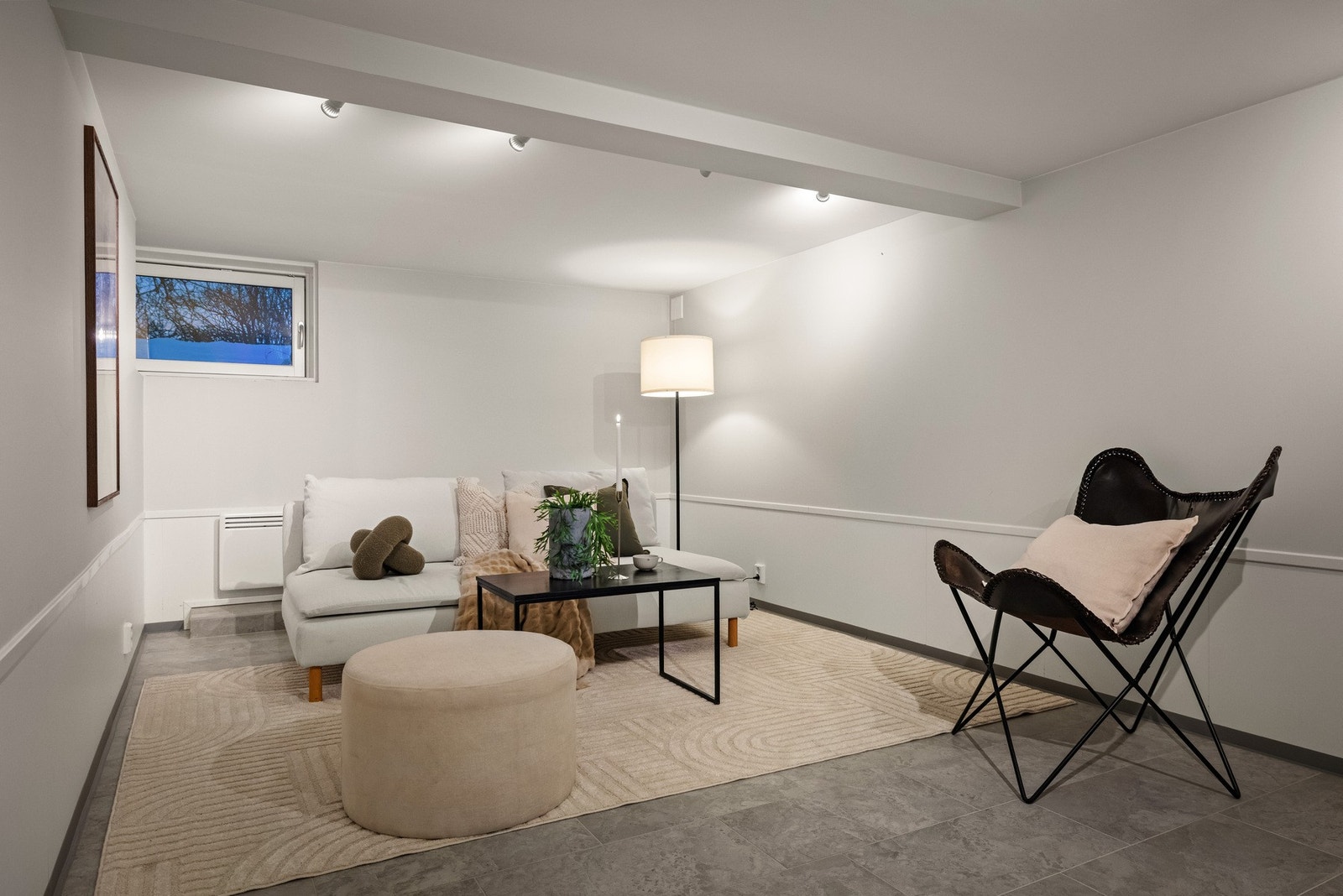 Store deler av kjelleren er ikke måleverdig grunnet takhøyde under 1,90 m og det tas derfor utgangspunkt i at rommene ikke er godkjent for varig opphold. Galleribilde