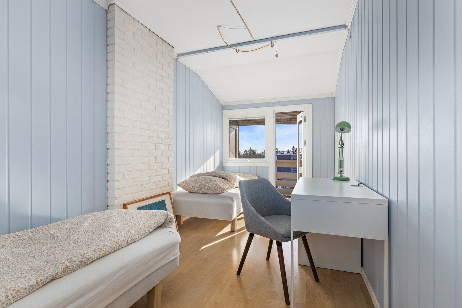 Soverom 3 har utgang til en sørvendt overbygget balkong på rundt 5,6 m² Galleribilde