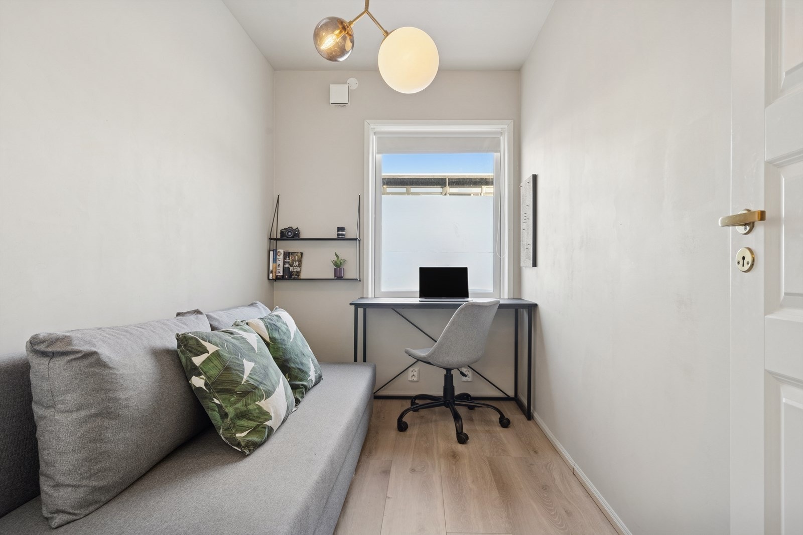 Det andre soverommet er ypperlig som barnerom, gjesterom eller hjemmekontor. Galleribilde