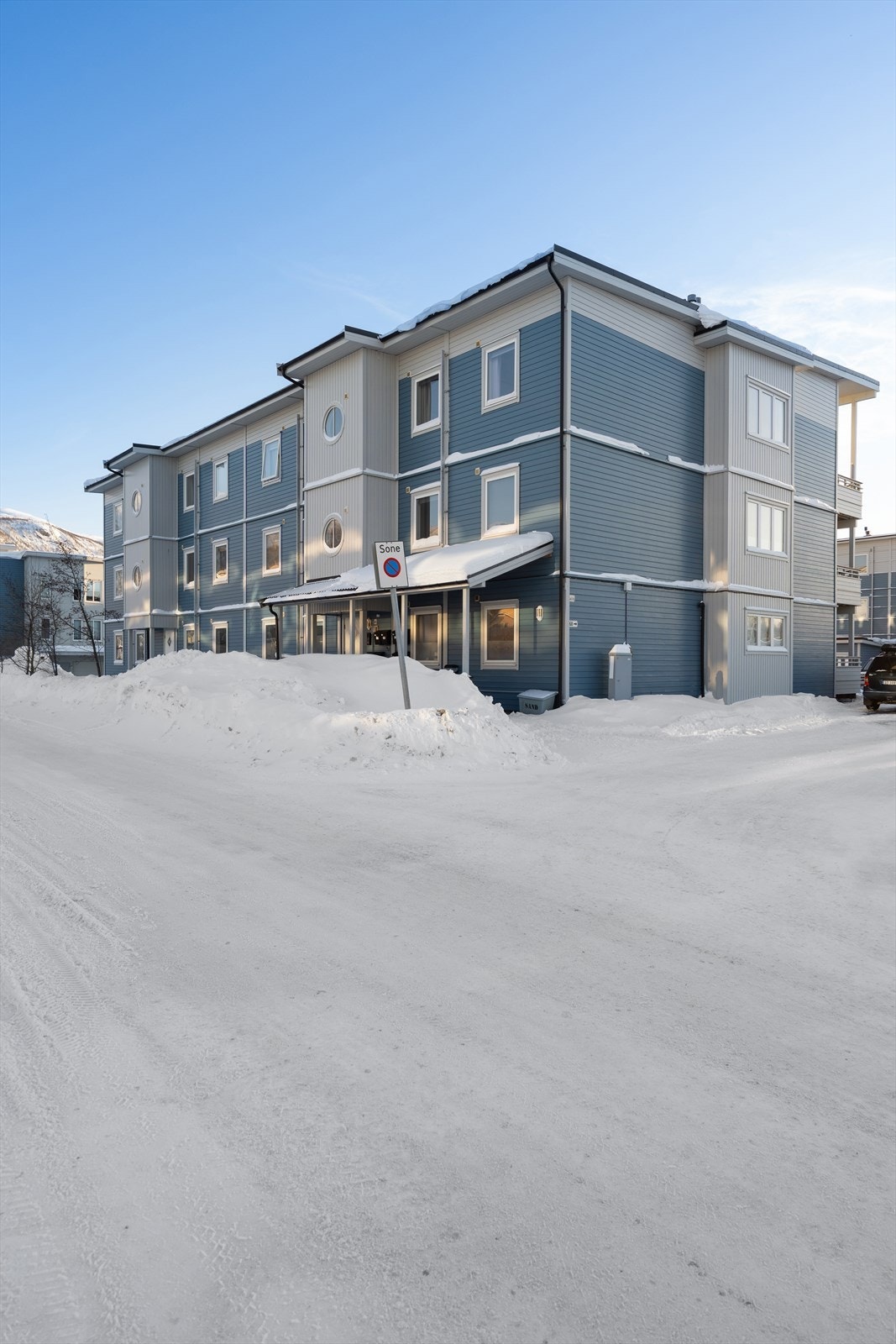 Her bor du i et etablert og trygt boligområde på Tromsøya, med kort vei til det meste du trenger. Galleribilde