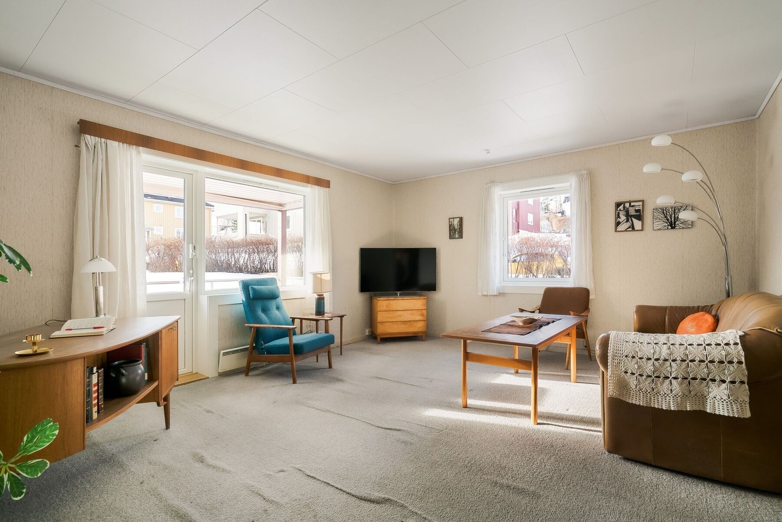 Store vindusflater som slipper inn godt med naturlig lys. Galleribilde