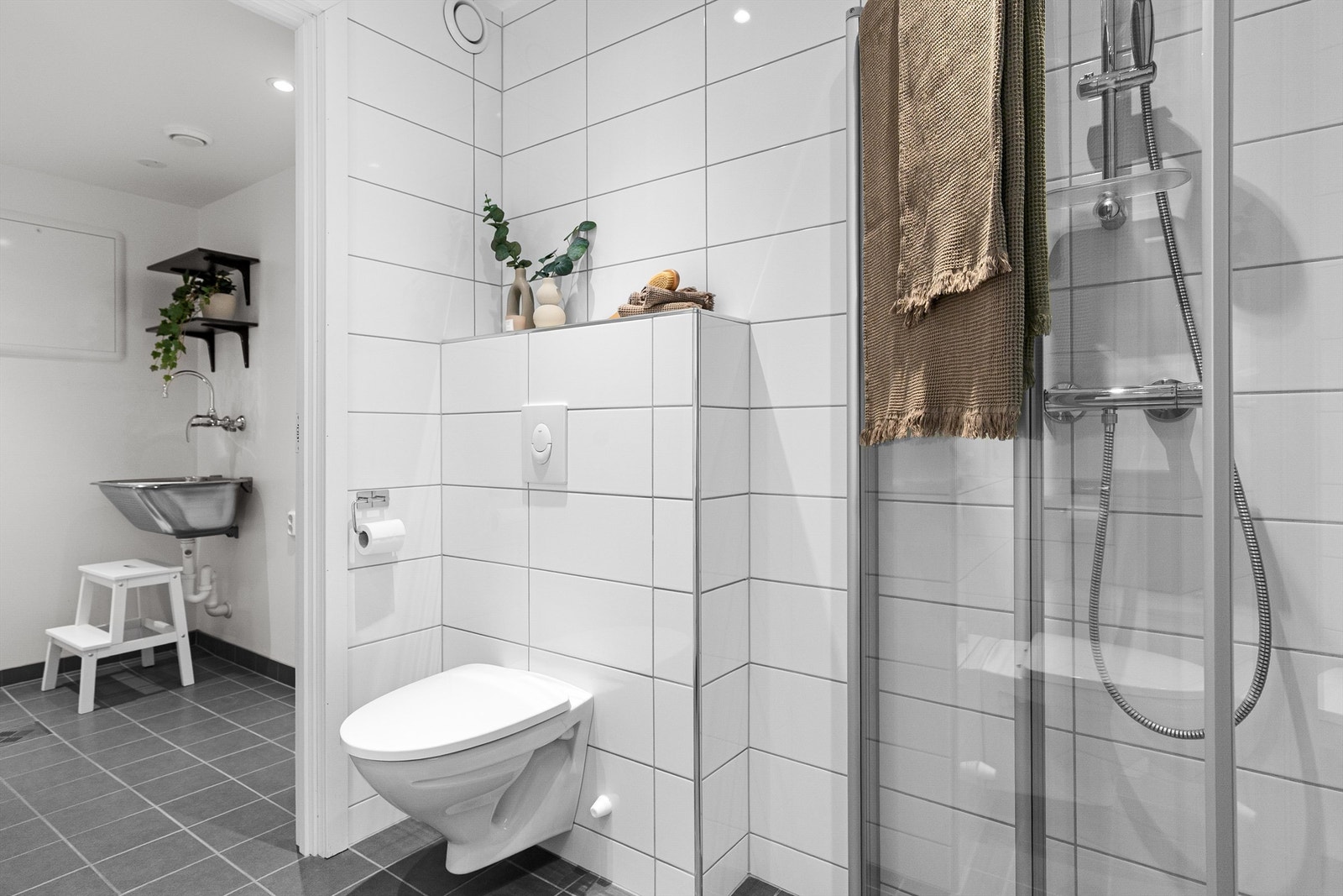 - Helfliset med varmekabler på gulv - Galleribilde