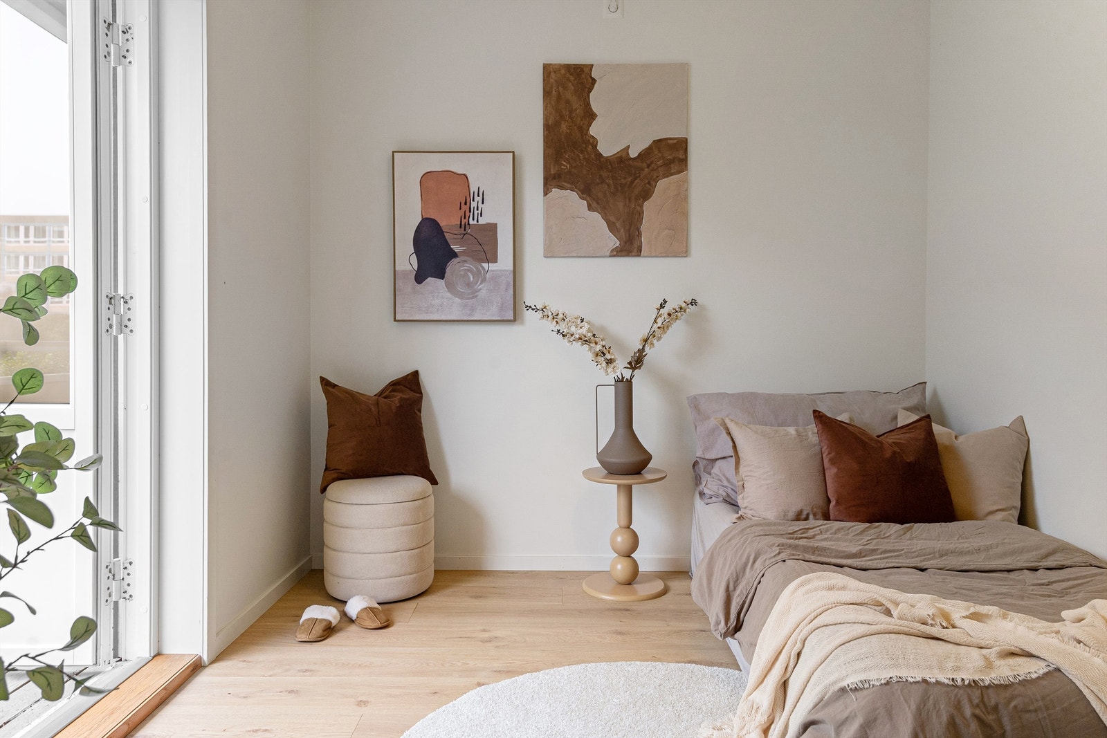 - Soverom nr. 3 har utgang til terrasse på 6 kvm - Galleribilde